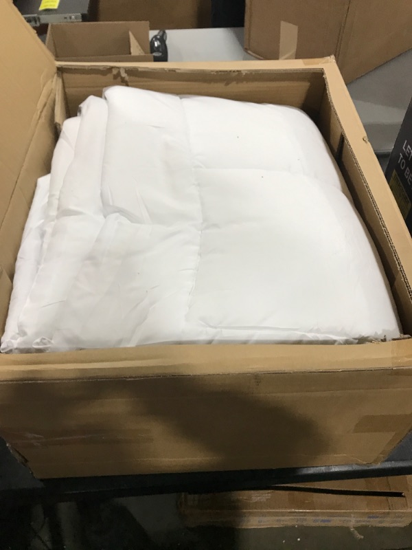 Photo 1 of  White comforter - Unknown size 