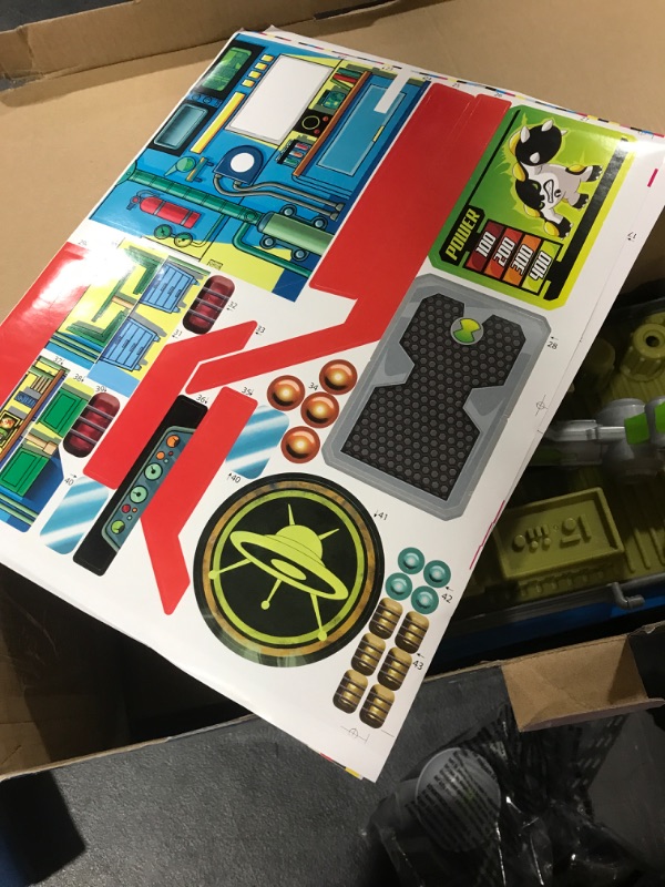 Photo 4 of Ben 10 Rustbucket Deluxe Vehicle Transforming Playset
