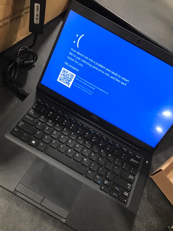 Photo 1 of Dell Latitude 7390 YCC64 Laptop (Windows 10 Pro Intel i7-8650U 133 LCD Screen Storage 512 GB RAM 16 GB) Black
