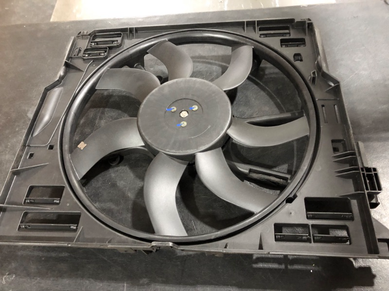 Photo 1 of  Replacement Cooling Fan Assembly, Black
UINKNOWN FOR WHAT TYPE OF CAR AND YEAR 
USED