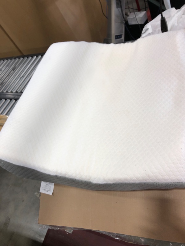 Photo 1 of 24x24 generic white and grey wedge pillow