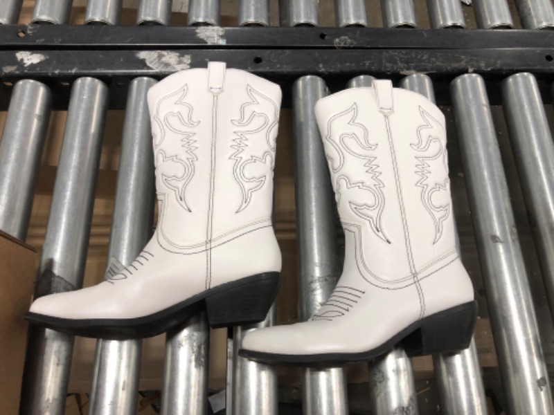 Photo 1 of Cowboy Boots - White - Size 7.5