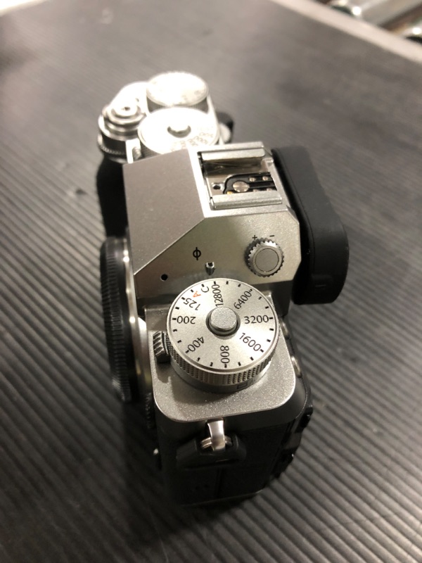 Photo 6 of  - missing battery - unable to test -  Fujifilm X-T5 Mirrorless Camera with XF18-55mmF2.8-4 R LM OIS Lens (Silver) - missing battery - unable to test - 
