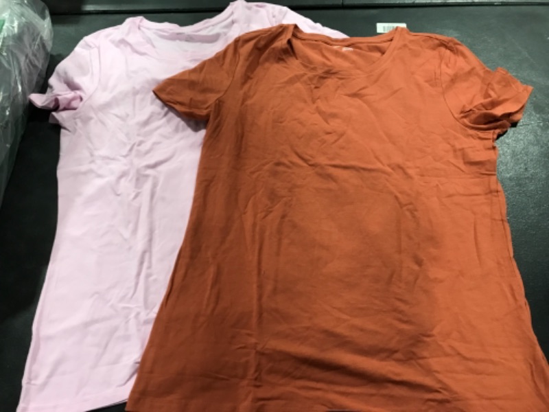 Photo 1 of AMAZON ESSENTIALS 2 PACK T SHIRTS SIZE L 