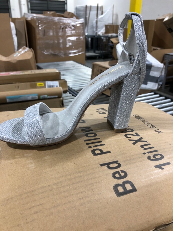 Photo 1 of 7.5 womens Dream Pairs strappy heels