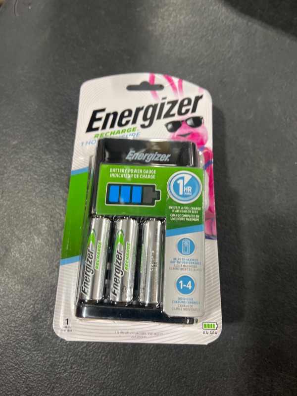 Photo 2 of Energizer 1 Hour Battery Charger for AA Batteries and AAA Batteries with 4 Rechargeable AA Batteries Battery Charger 1 COUNT