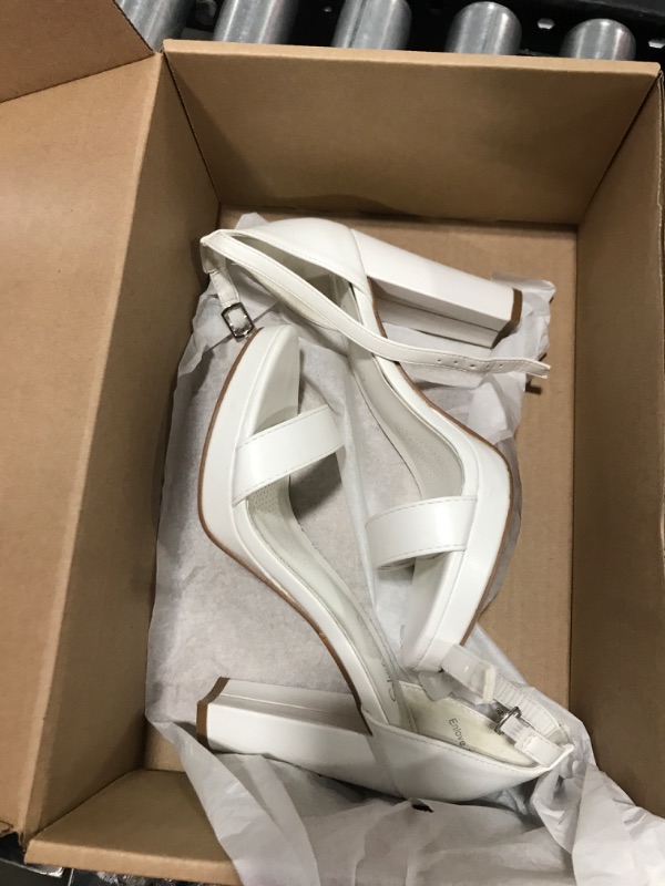 Photo 1 of 7 1/2 WOMENS WHITE HEELS 