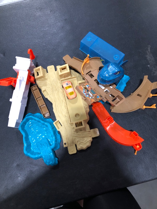 Photo 1 of Hot Wheels Color Shifters Sharkport Showdown [Amazon Exclusive]