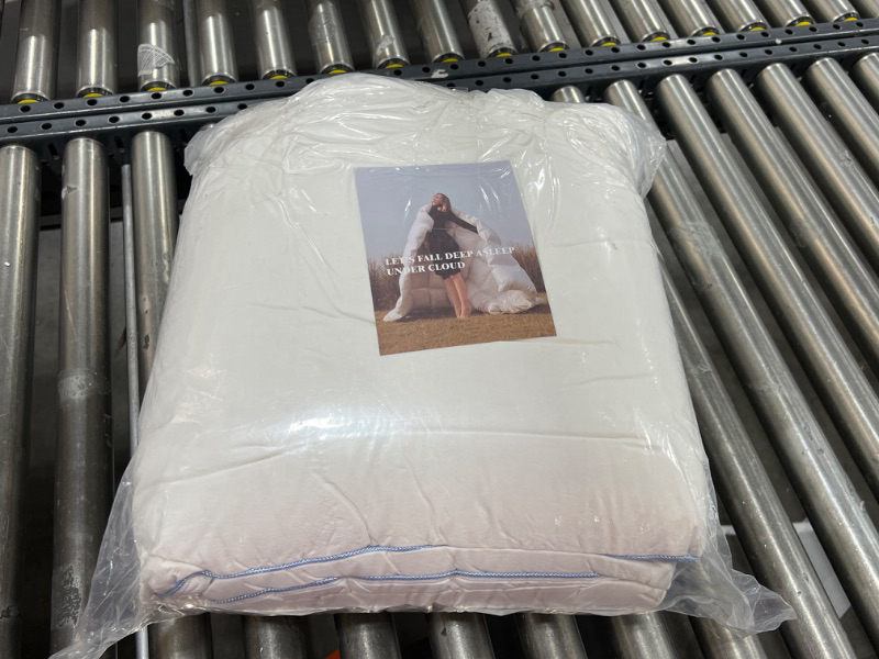 Photo 2 of STORE SEALED**DOMDEC Heavyweight Goose Feather Down Comforter- Queen Size Winter Duvet- Ultra Soft 850 Fill Power Hotel Collection 55oz Thick Duvet Insert Cold Weather Sleepers (90X90'', White) (DD2011) Queen White/Winter Weight