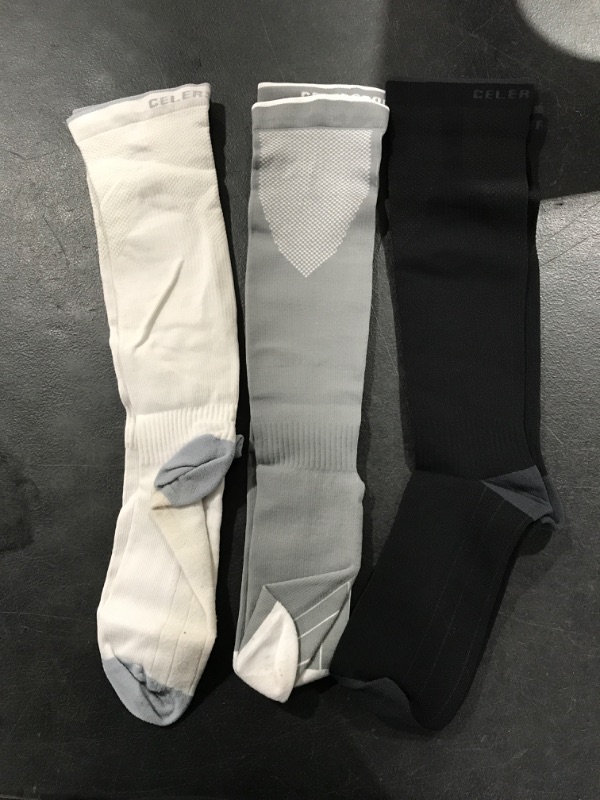 Photo 2 of 3 Pairs Compression Socks for Men and Women 20-30 mmHg Running Support Socks