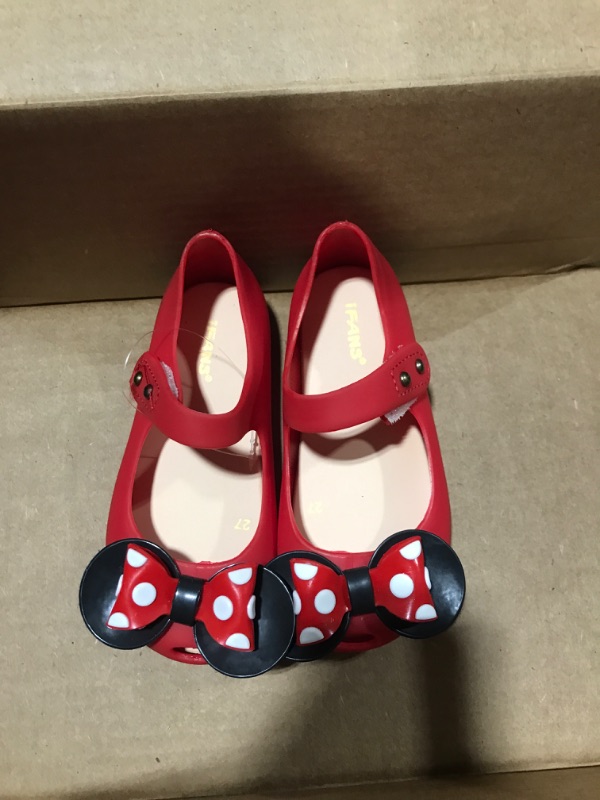 Photo 1 of little girl shoe size 9