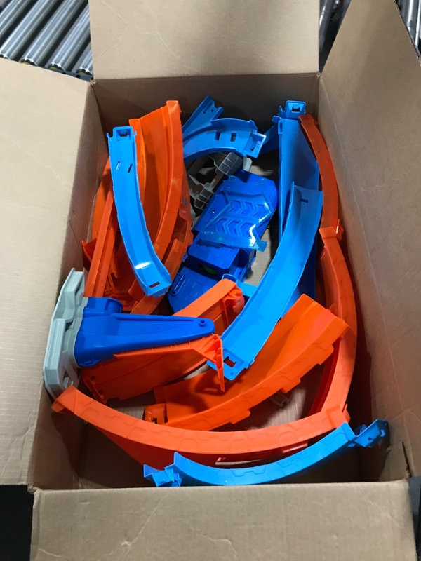 Photo 1 of Hot Wheels Massive Loop Mayhem Track Set with Huge 28-Inch Tall Track Loop Slam Launcher, Battery Box & 1 Hot Wheels 1:64 Scale Car, Designed for Multi-Car Play, Gift for Kids 5 Years Old & Up SIOC/FFP Track Set