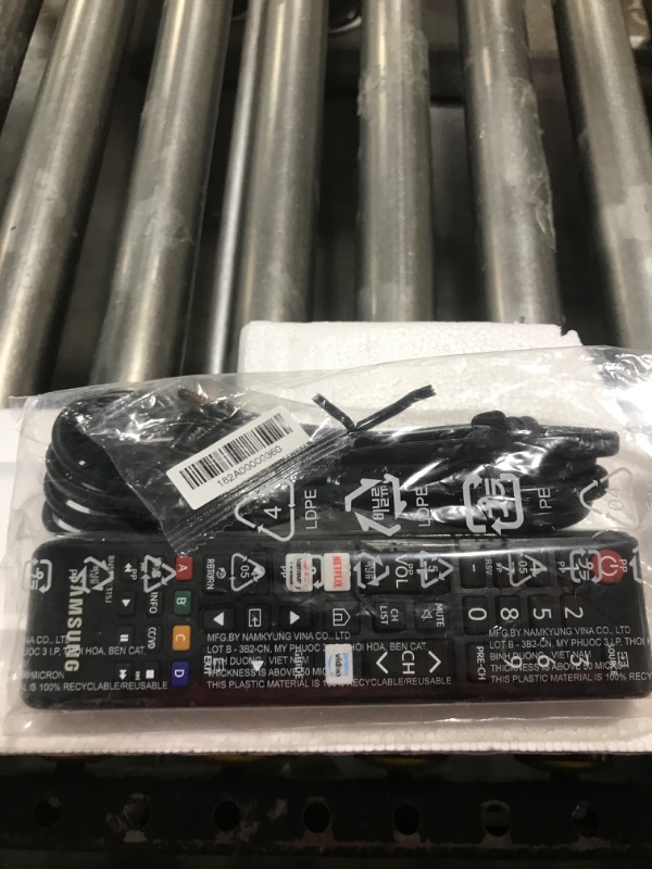 Photo 1 of SAMSUNG 32-inch Class LED Smart FHD TV 1080P (UN32N5300AFXZA, 2018 Model)
