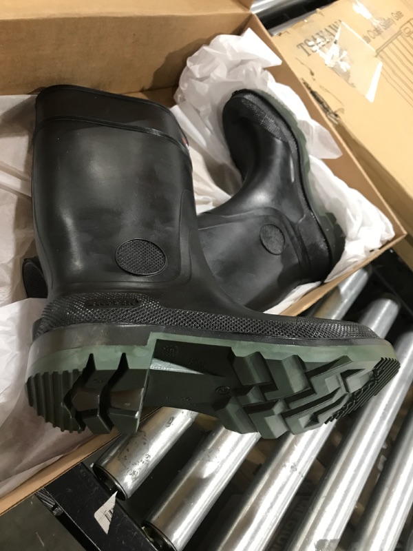 Photo 1 of Baffin Enduro | Men's Boots | Mid-Calf Height | Available in Black-Green | Perfect for Every Season, Hunting & Fishing