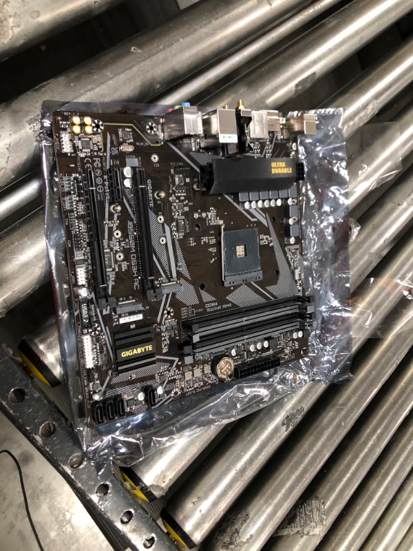 Photo 2 of GIGABYTE B550M DS3H AC (AM4 AMD/B550/Micro ATX/Dual M.2/SATA 6Gb/s/USB 3.2 Gen 1/PCIe 4.0/HMDI/DVI/DDR4/Motherboard)