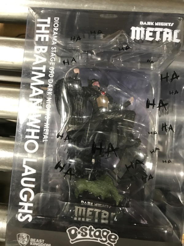 Photo 2 of Beast Kingdom Dark Nights: Metal: The Batman Who Laughs DS-090 D-Stage 6 Inch Statue, Multicolor