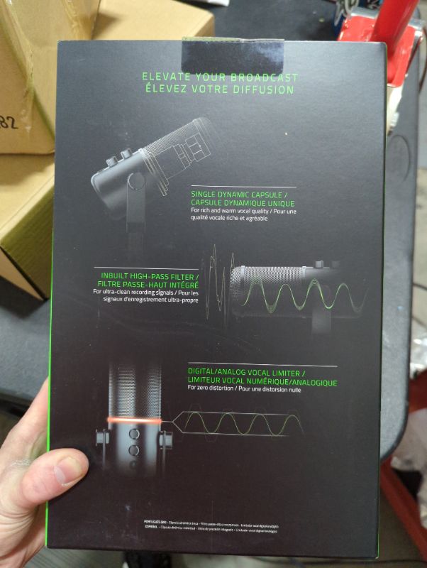 Photo 3 of "NEW IN BOX" Razer Seiren Elite USB Streaming Microphone: Professional Grade High-Pass Filter - Built-In Shock Mount - Supercardiod Pick-Up Pattern - Anodized Aluminum - Classic Black