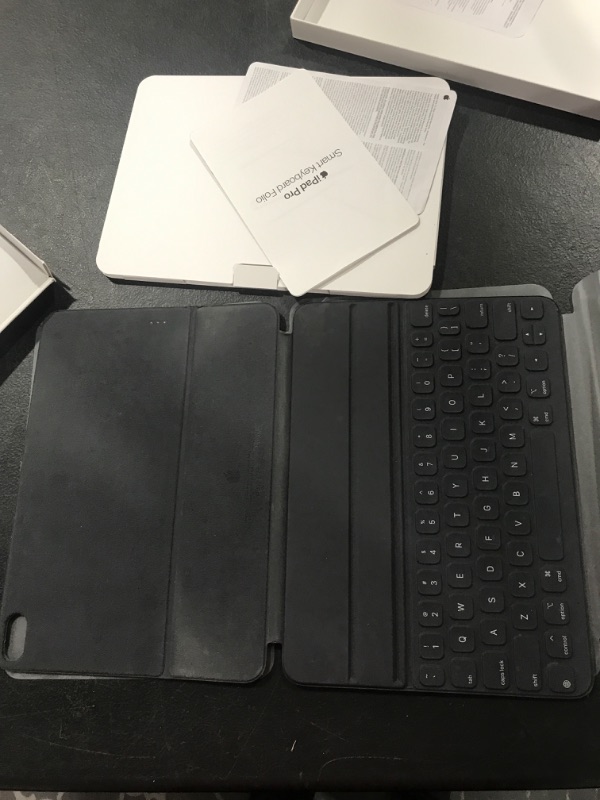 Photo 2 of Apple Smart Keyboard Folio for 11" iPad Pro