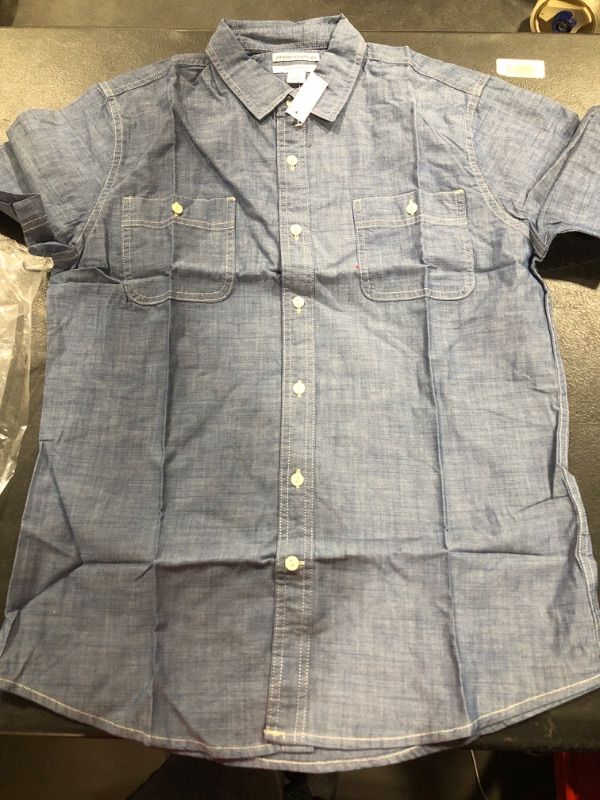 Photo 1 of Amazon Essentials Men's Slim-Fit Short-Sleeve Chambray Shirt Small Rinsed