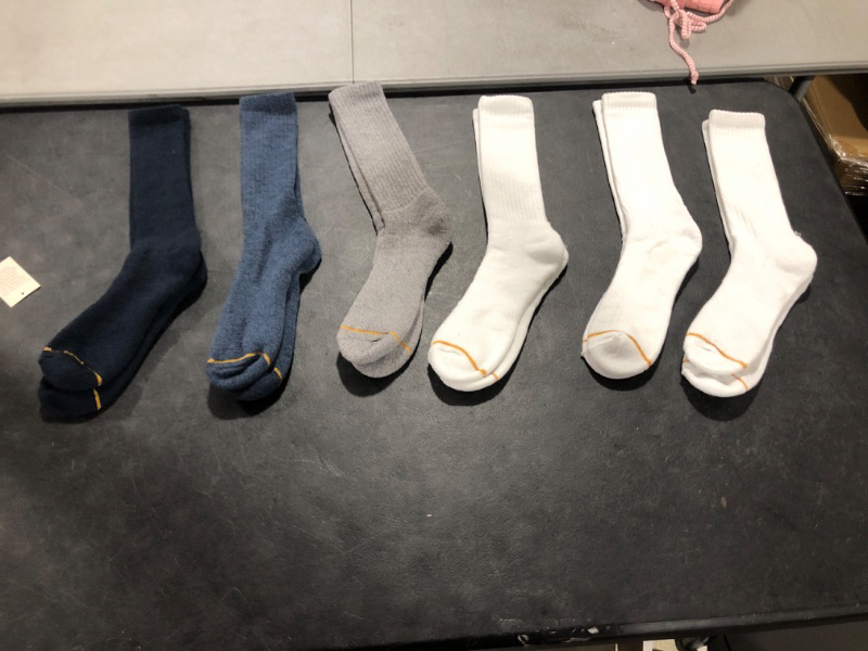 Photo 1 of 6 pk of socks