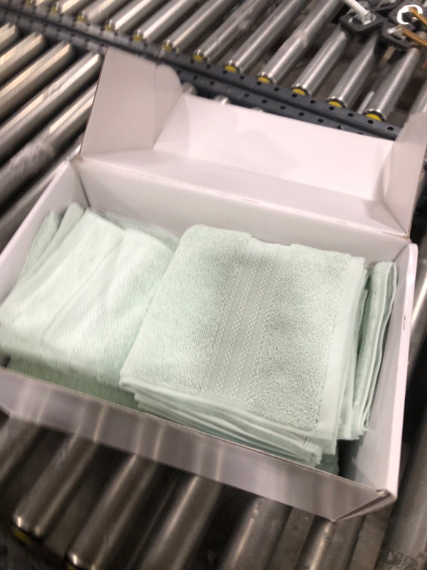 Photo 1 of 100% Organic Cotton Bath Towel Set Bathroom Luxury Towel Set of 6 GOTS Certified Hotel Premium Towels 700 GSM 2 Bath Towels 30 x 56 2 Hand Towels 16 x 30 2 Wash Cloths 13 x 13 Green