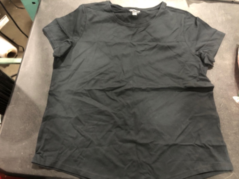 Photo 1 of Amazon Essentials Women's Classic-Fit Short-Sleeve Crewneck T-Shirt size xl
