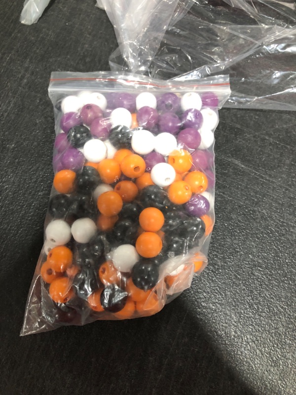 Photo 1 of 180 Pieces 16mm Wood Round Beads Colorful Smooth Painted Loose Beads Round Ball Wood Spacer Beads for Home Party Decoration DIY Crafts Making (Halloween Color)