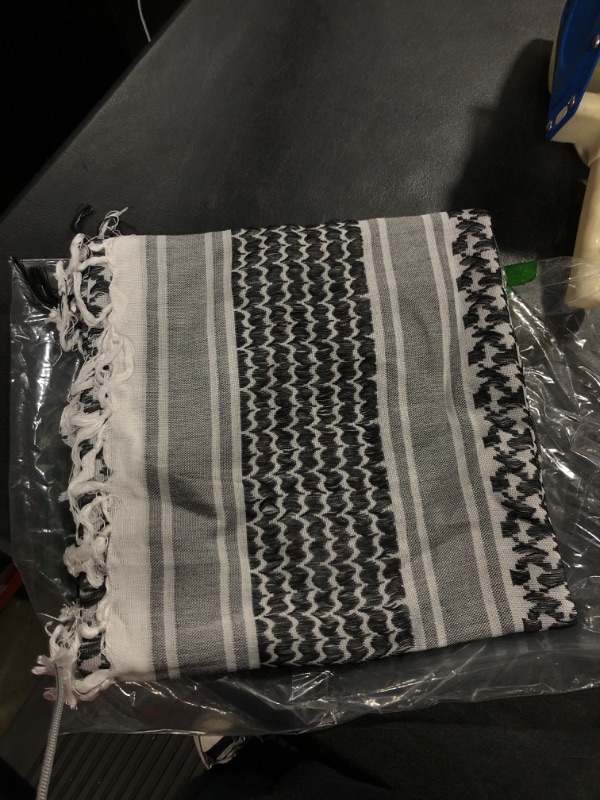 Photo 1 of Luxns Military Shemagh Tactical Desert Scarf / 100% Cotton Keffiyeh Scarf Wrap for Men And Women White