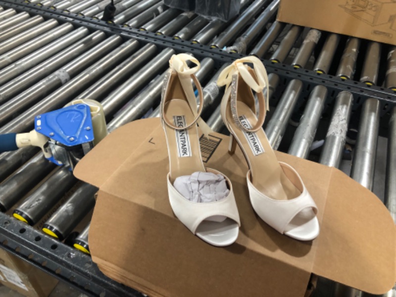 Photo 1 of Elegantpark Women's Wear/. 8.5
