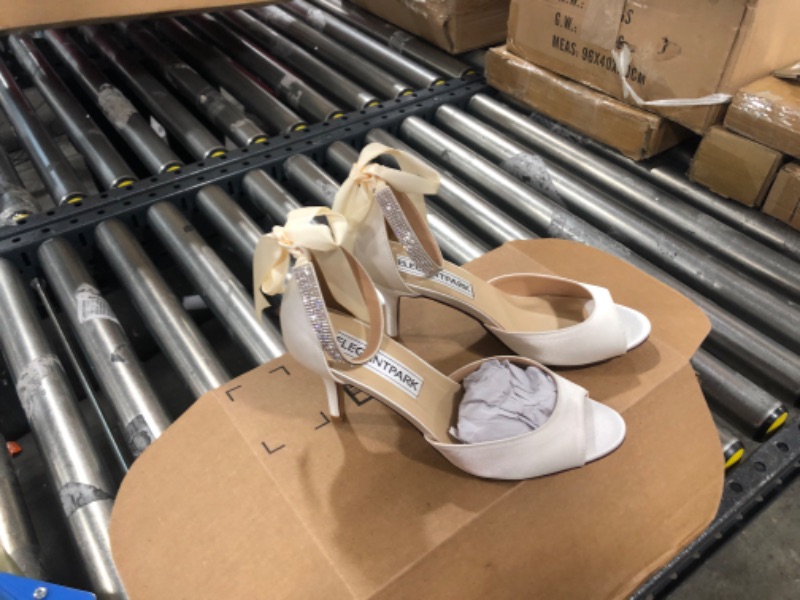 Photo 1 of Elegantpark Women's Wear/. 8.5