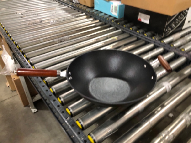 Photo 2 of 14" Cast Iron Wok