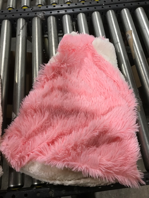 Photo 3 of  Luxury Plush Shaggy Duvet Cover Flannel Velvet Bedding (1 Faux Fur Duvet Cover +2 Faux Fur Pillowcases) Fluffy Comforter Bed Sets 3 Pieces,Zipper Closure (Pink, Queen)
