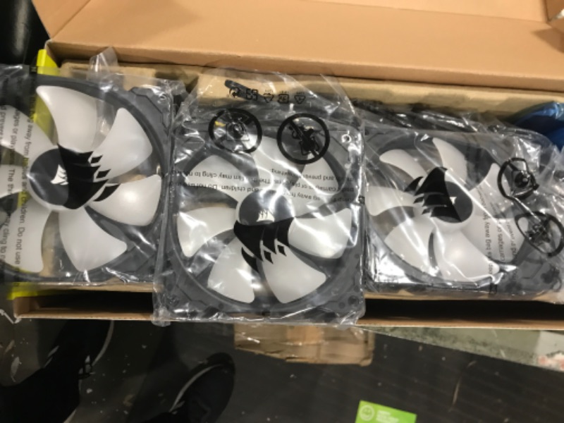 Photo 5 of CORSAIR iCUE H170i ELITE CAPELLIX Liquid CPU Cooler - 33 Dynamic RGB LEDs - 140mm Fans - 420mm Radiator - COMMANDER CORE Smart Lighting Controller - CORSAIR iCUE Software Compatible - Zero RPM Fan RGB Pump + Fans 420mm Elite Capellix Cooler