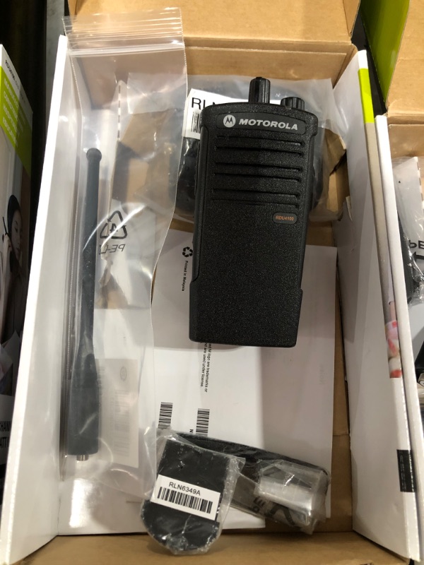 Photo 6 of 6 Pack of MOTOROLA SOLUTIONS RDU4100 Two Way Radio Walkie Talkies with Speaker Mics and 6-Bank Charger