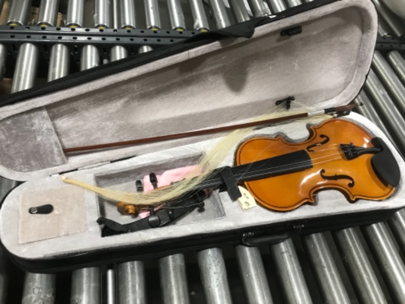 Photo 2 of 4/4 PRACTICE VIOLIN WITH CASE