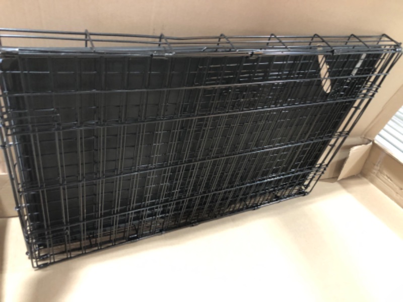 Photo 2 of 28 INCH METAL DOG CRATE