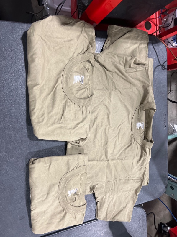 Photo 1 of Bundle of Men's Short Sleeve Tees 3 Pack SIZE L (Color Olive)