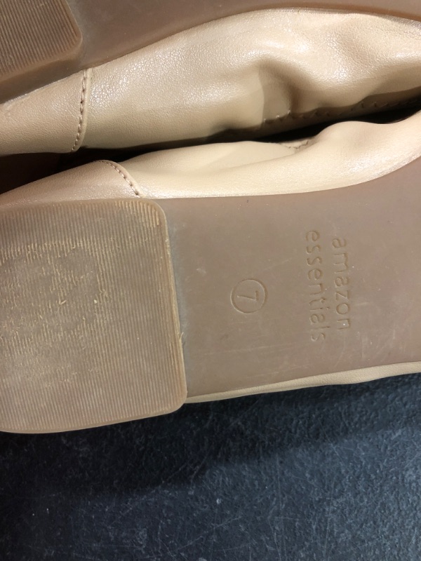 Photo 2 of AMAZON ESSENTIALS BALLET FLATS SIZE 7 BEIGE