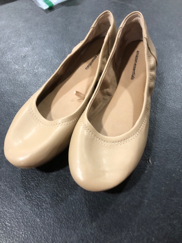 Photo 1 of AMAZON ESSENTIALS BALLET FLATS SIZE 7 BEIGE