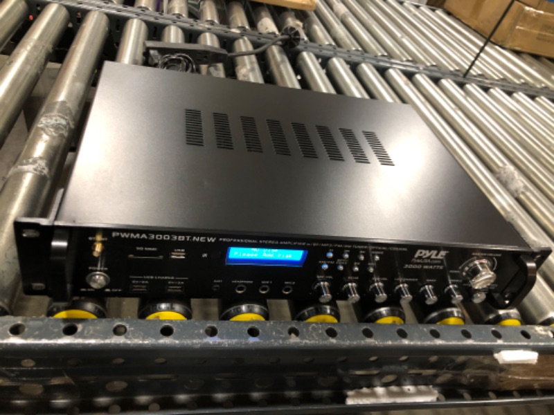 Photo 1 of Bluetooth Home Audio Power Amplifier -4 Ch. 3000W, Stereo Receiver w/ Speaker Selector, FM Radio, USB, Headphone, 2 Wireless Mics for Karaoke, Great for Home Entertainment System - Pyle PWMA3003BT.NEW