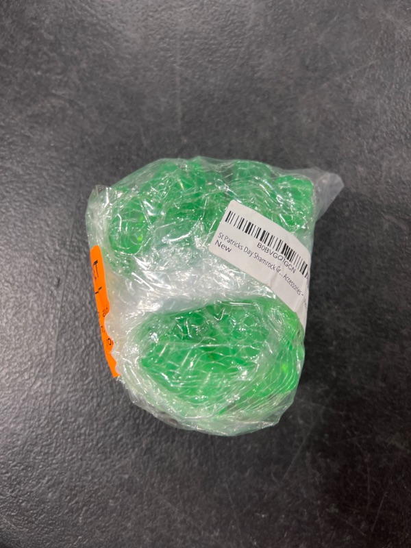 Photo 1 of St Patricks Day Shamrock Green Reusable Ice Cubes - Plastic Ice Cubes Green Clovers - St Patrick's Day Party Drink Cocktail Beer Mug Bourbon Whisky Bar Decoration Accessories - 15 Piece Set