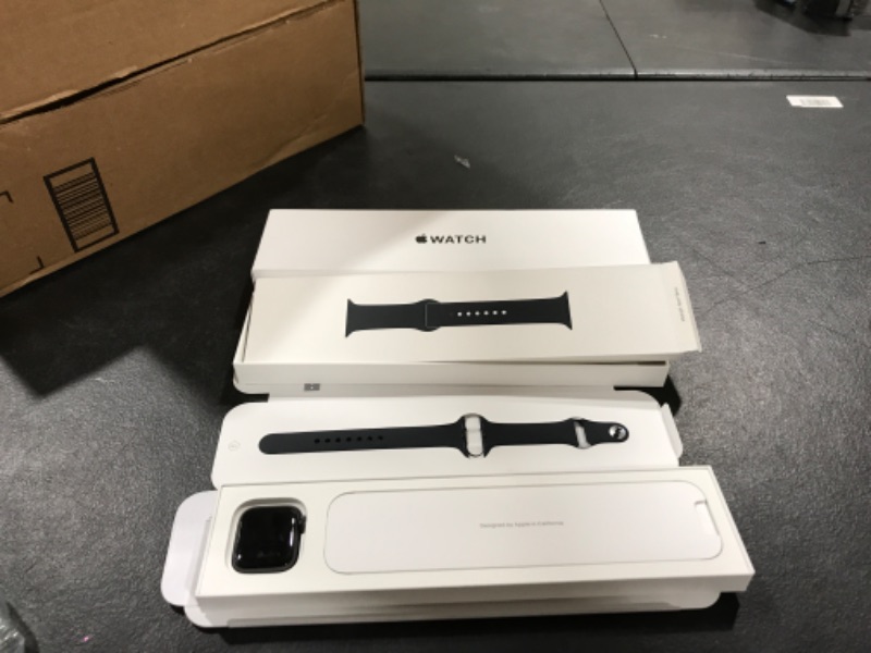 Photo 2 of Apple Watch SE 40mm GPS