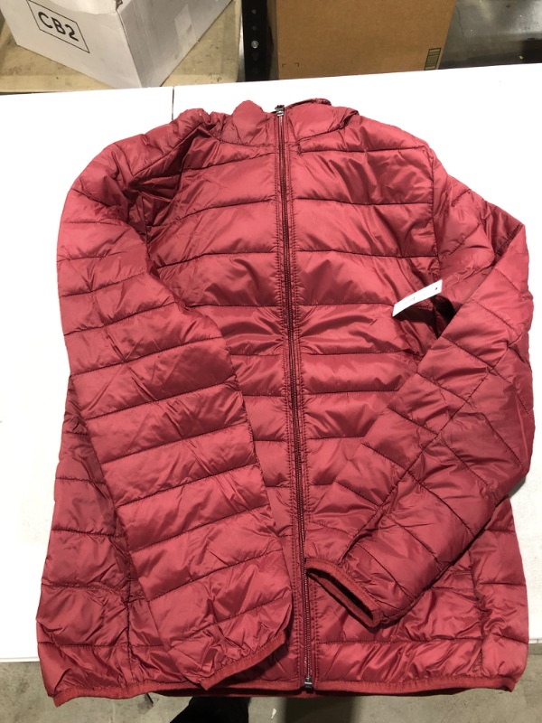 Photo 3 of Amazon Essentials Men's Lightweight Water-Resistant Packable Hooded Puffer Jacket X-Small Dark Red