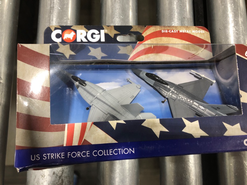 Photo 2 of Corgi CG90684 F-18-F-16 2 Plane US Strike Force Collection Aircraft
