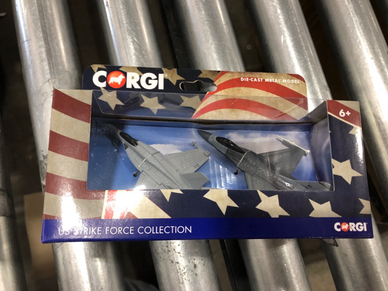 Photo 2 of Corgi CG90684 F-18-F-16 2 Plane US Strike Force Collection Aircraft
