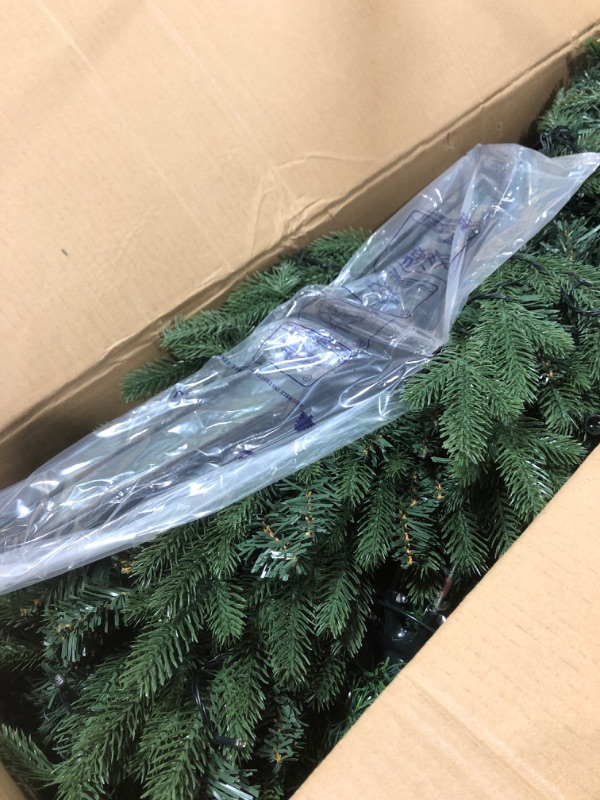 Photo 1 of 6FT Prelit Christmas Tree Artificial Christmas Tree with 240 LED Lights 784 Branch Tips Lighted Xmas Tree for Christmas Decorations Indoor 6 FT