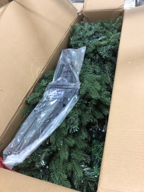 Photo 1 of 6FT Prelit Christmas Tree Artificial Christmas Tree with 240 LED Lights 784 Branch Tips Lighted Xmas Tree for Christmas Decorations Indoor 6 FT