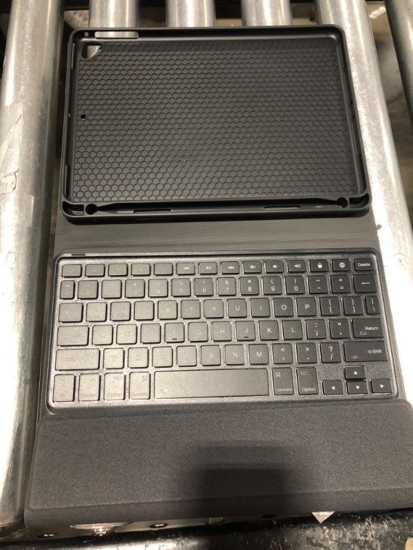 Photo 2 of  Keyboard Case for iPad