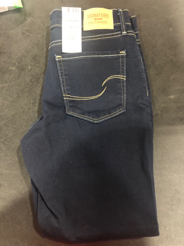 Photo 2 of [Size Standard 6 Short] Signature by Levi Strauss & Co. Gold Label Women's Modern Skinny Jeans- Immaculate