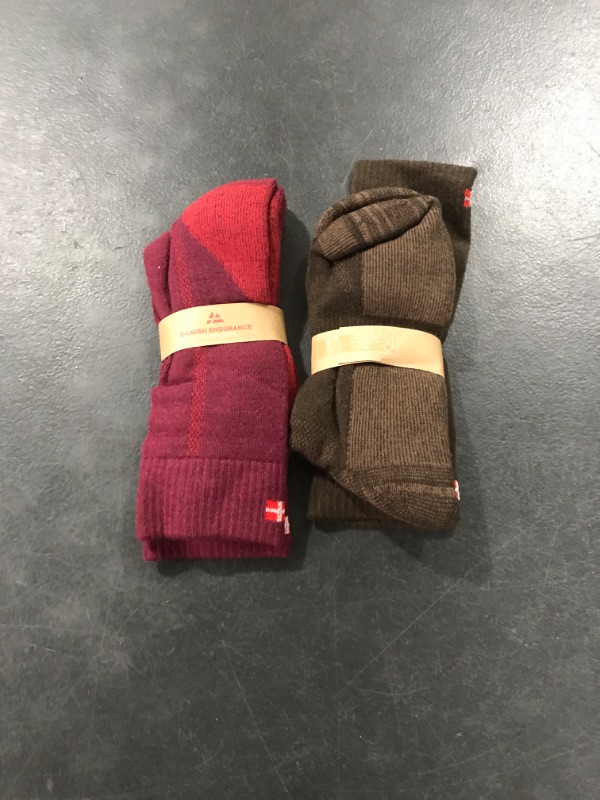 Photo 1 of 2 pk of socks 